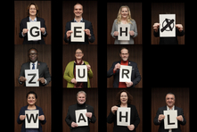 Eine Collage von Fotos der Vorstandsmitglieder, die jeweils einen Zettel mit einem Buchstaben vor sich halten. Sie ergeben den Satz "Geh wählen".